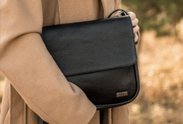 Noworoczne postanowienia stylowe – klasyczne dodatki, które warto mieć w kapsułowej garderobie